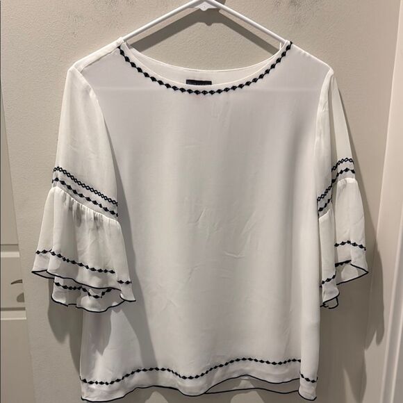 Vince Camuto Elegant White Blouse with Navy Blue Trim size small - Picture 1 of 9